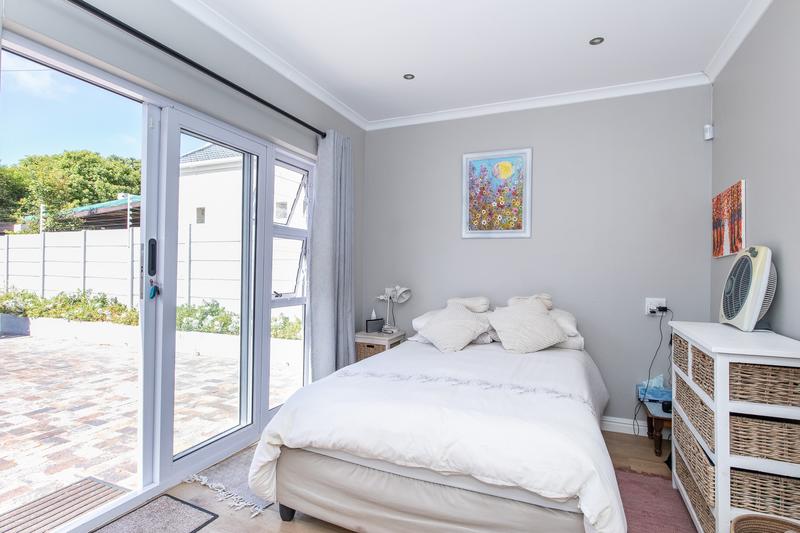 To Let 1 Bedroom Property for Rent in Meadowridge Western Cape